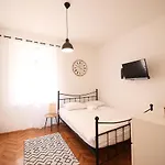 Cozy Studio In City Centar Stosija Daire