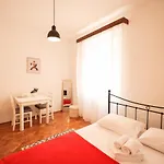 Cozy Studio In City Centar Stosija Daire