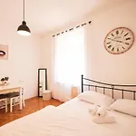 Daire Cozy Studio In City Centar Stosija