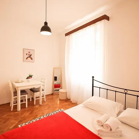 Cozy Studio In City Centar Stosija Apartamento