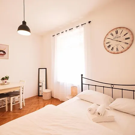 Апартаменти Cozy Studio In City Centar Stosija