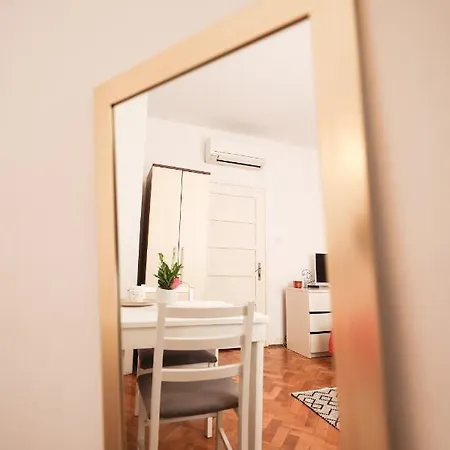 아파트 Cozy Studio In City Centar Stosija *