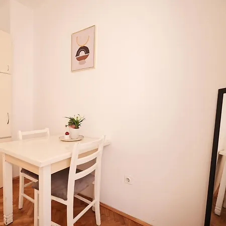 Cozy Studio In City Centar Stosija