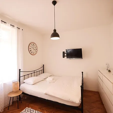 Cozy Studio In City Centar Stosija 아파트
