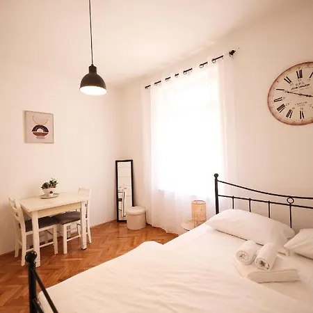 Cozy Studio In City Centar Stosija * 扎达尔